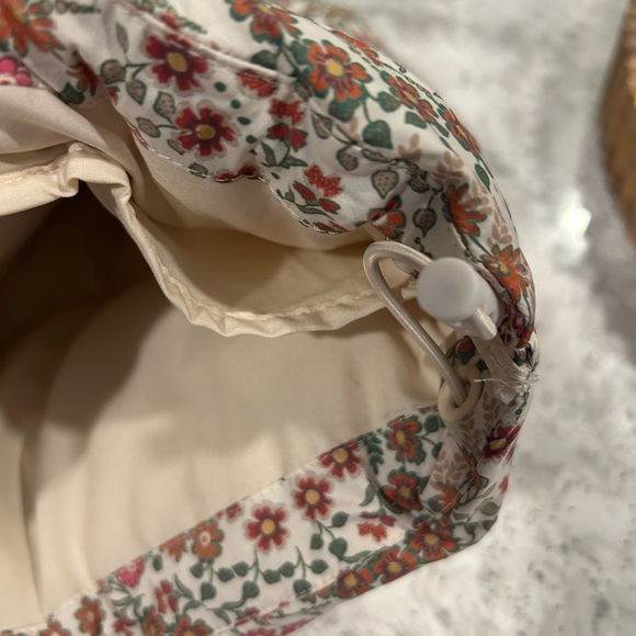 LOFT Floral Puffer Vest Medium - Picture 4 of 6